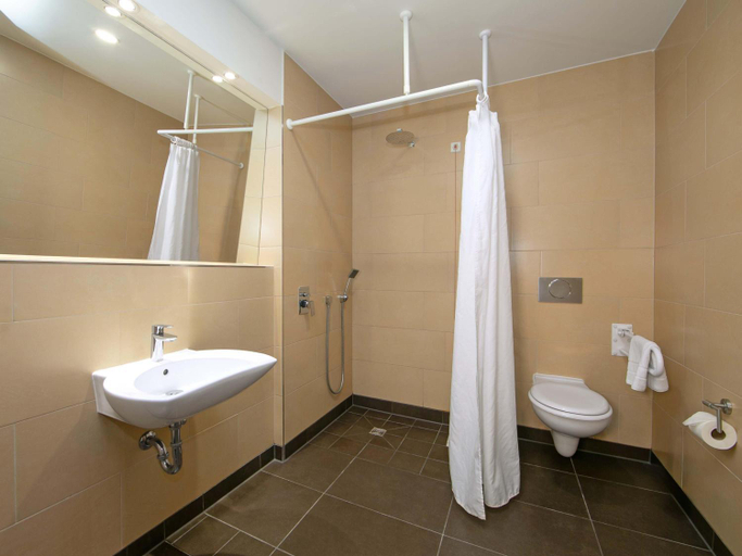 Bathroom 4, B&B HOTEL Berlin-Adlershof, Berlin
