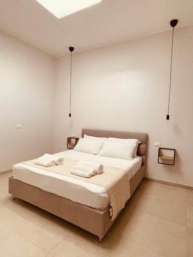 Bedroom 2, Sunrise Apartments, Taranto