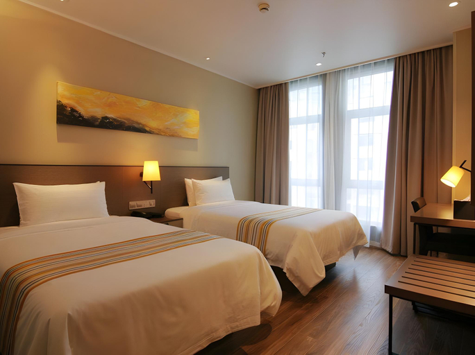 Bedroom 2, Home Inn Plus Shanghai Wuning Road Metro Station Anyuan Road, Shanghai