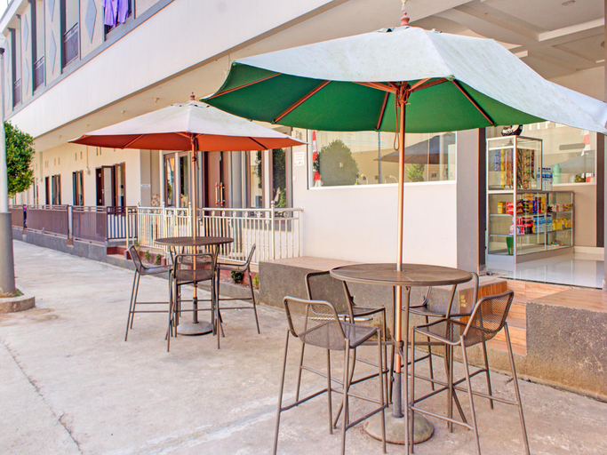 Food & Drinks, OYO 3394 Apm Residence Syariah, Sukabumi