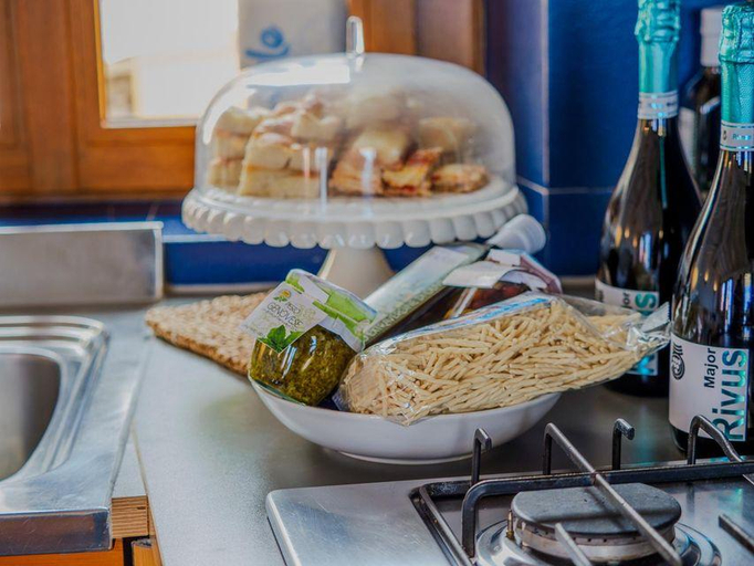 Food & Drinks, La Lampara Sea View Terrace Apartment With AC, La Spezia
