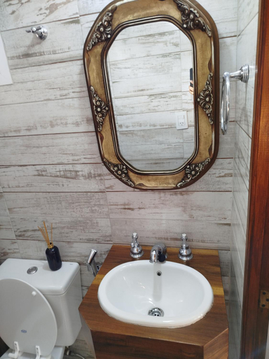 Bathroom 4, Ginkgo Hostel La Plata, La Plata