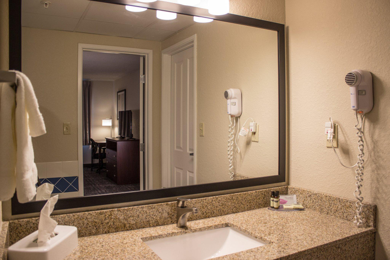 Bathroom 5, Cobblestone Suites – Oshkosh, Winnebago