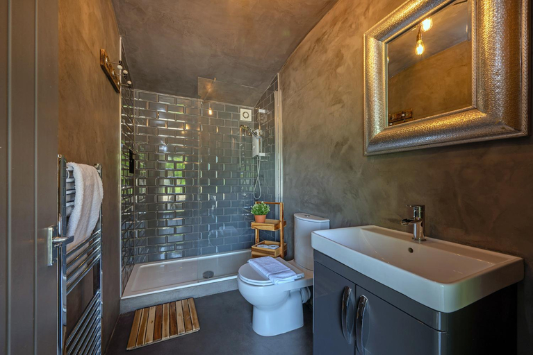 Bathroom, Lavender Lodge, Bath and North East Somerset
