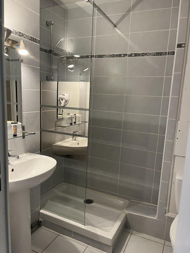 Bathroom 4, Hôtel les Arcades, Bouches-du-Rhône