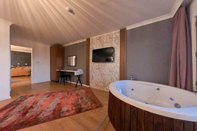 Others 5, Bungaport Luxury Bungalows&Suits, Pazar