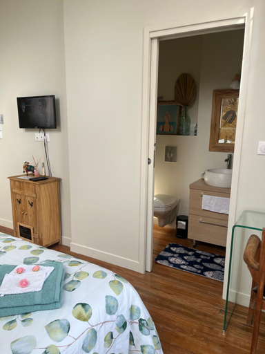 Bedroom 2, Chambre dans ancienne ecole, Landes