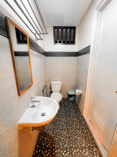 Bathroom 3, Lad'z Haven, Puerto Princesa City