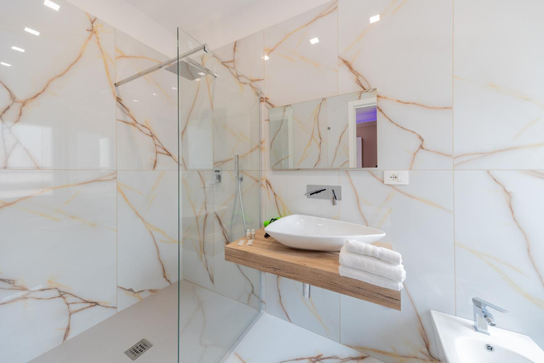 Bathroom 2, Dream Room, Salerno
