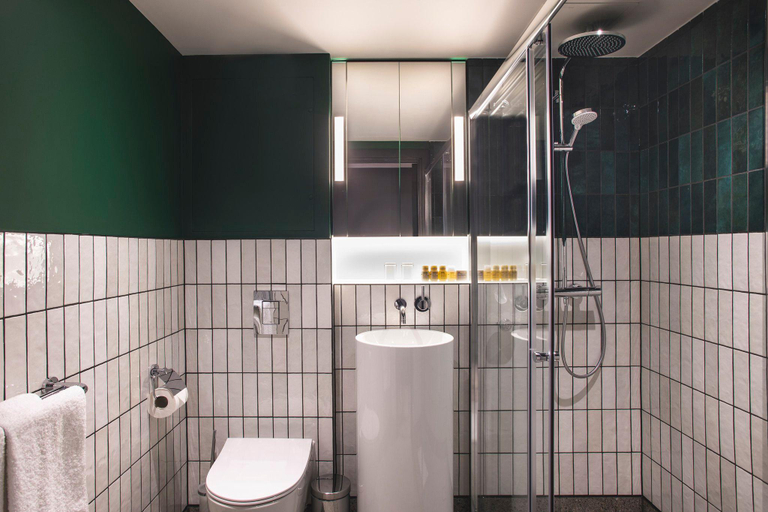 Bathroom 4, The Gate London City, London