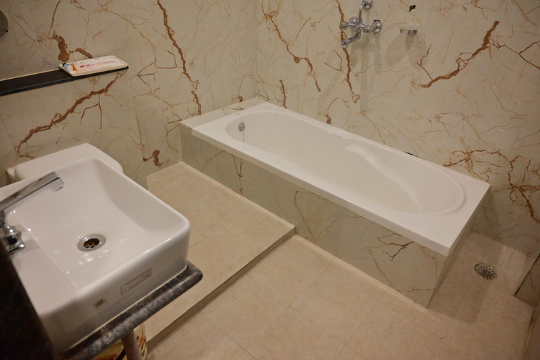 Bathroom 3, Atithi, Muzaffarpur