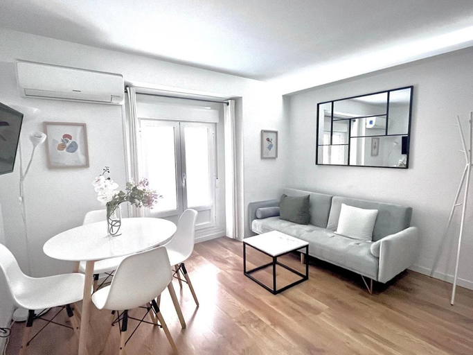 Others 2, Exclusive Apartment in Historic Center, Madrid