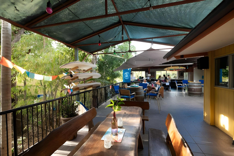 Food & Drinks 5, 1770 Beachside YHA, Miriam Vale