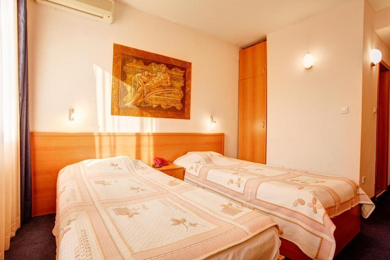 Bedroom 2, Hotel Rocentro, Stolichna