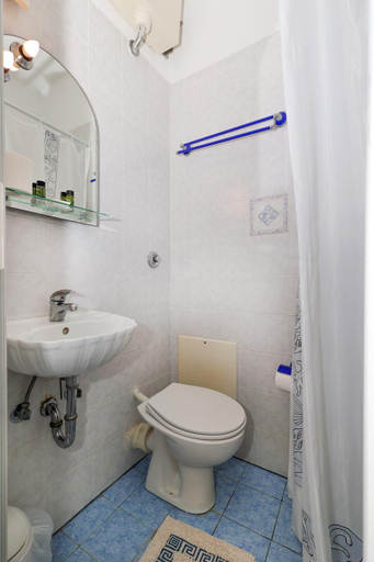 Bathroom 4, Hotel Hippocampus, Attica
