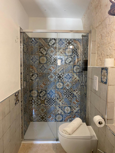 Bathroom, Dependance Magi, Bari