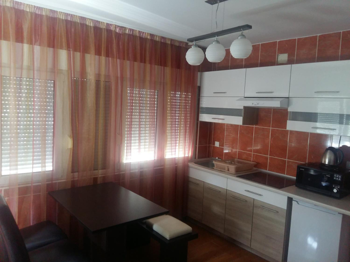 Others 1, Lazar Apartments