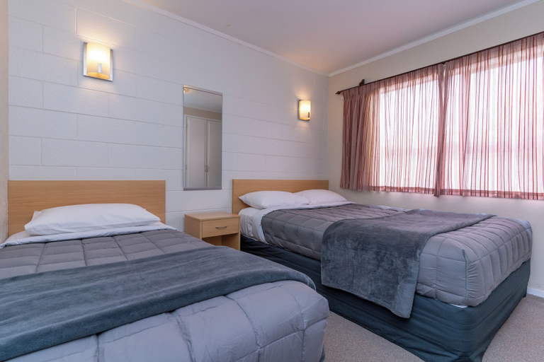 Bedroom 3, Loredo Motel, Far North