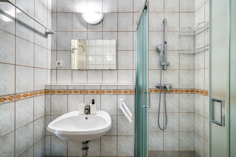 Others 5, Helka Apartmanhaz, Fonyód