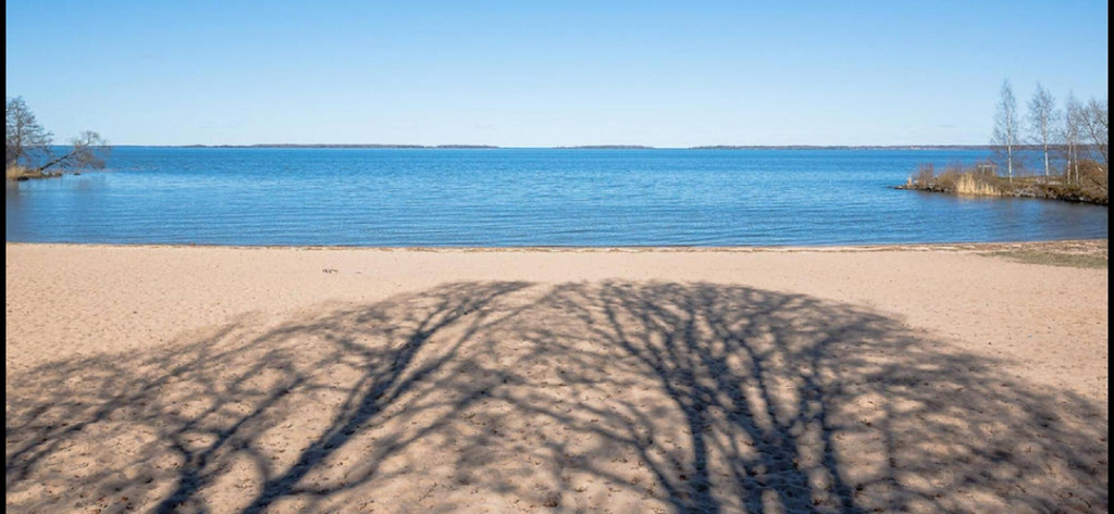 Beach 5, Cottage , Private Sauna for 8 people , 1000m garden, Örebro
