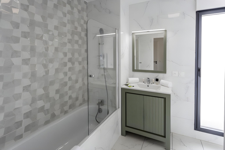 Bathroom 4, Nemea Appart'hôtel Les Hauts de Milady, Pyrénées-Atlantiques