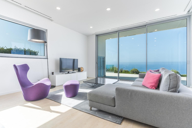 Shared lounge/TV area