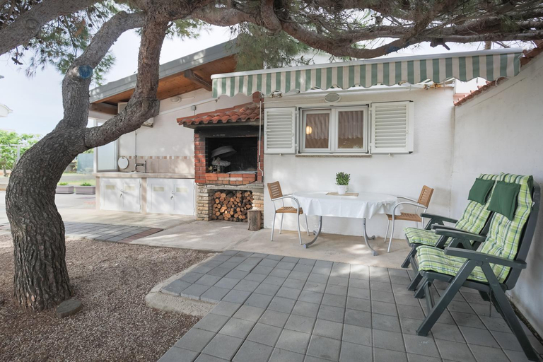 Others 4, Beach apartment M & B, Preko