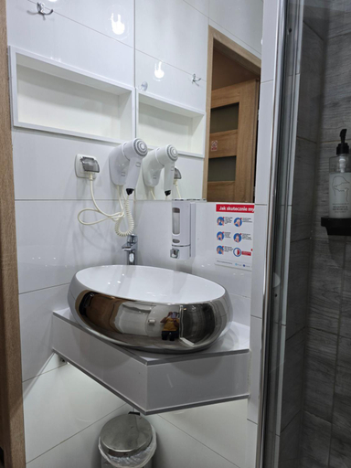 Bathroom 4, Eldom-NOCLEGI, Kolejowa 15 Wagrowiec, Wągrowiec