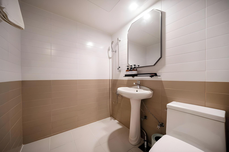Bathroom 5, Haeundae Society Hotel, Haeundae