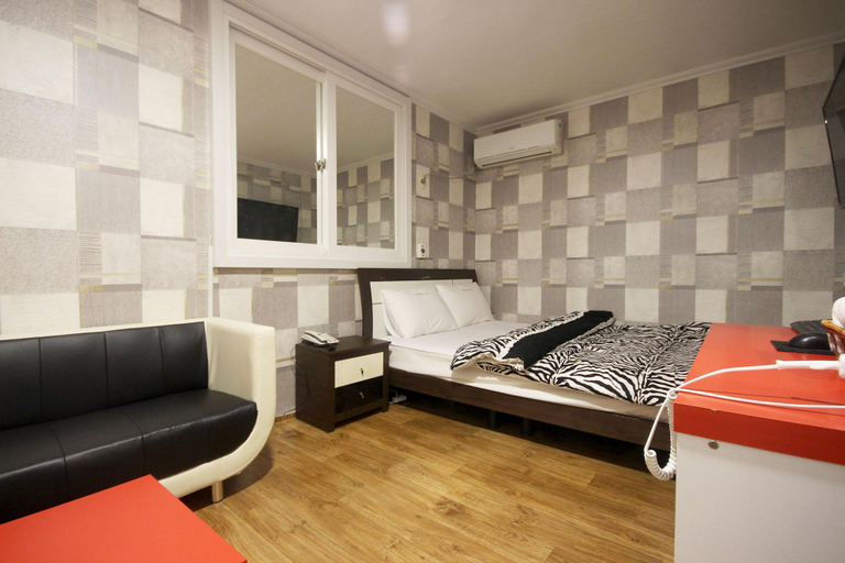Bedroom 2, Miryang Sky, Miryang