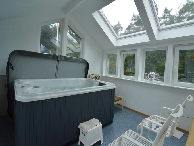 Bathroom 3, Spacious chalet in Jalhay with jacuzzi, Liège