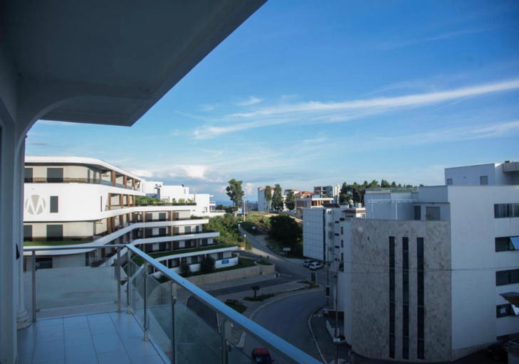 Others 3, Apartment Nimes