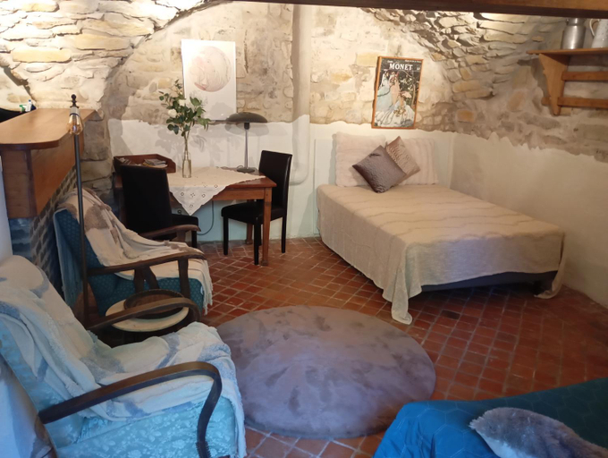 Bedroom, Ardeche les cigales, studio murier piscine partagee, Ardèche