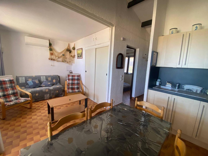 2, Maison T3 face a la mer, 4 pers, parking prive, plage ~500m, commerces proches - FR-1-81-72, Aude