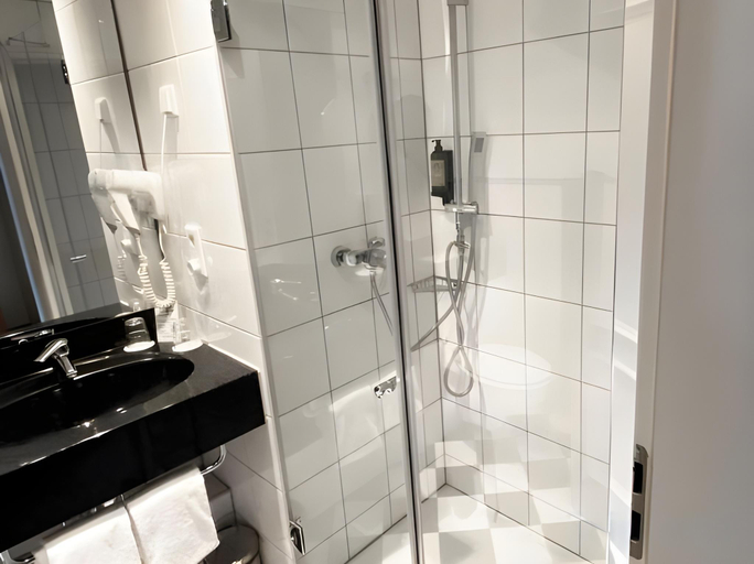 Bathroom 2, Schlosshotel Kassel, Kassel