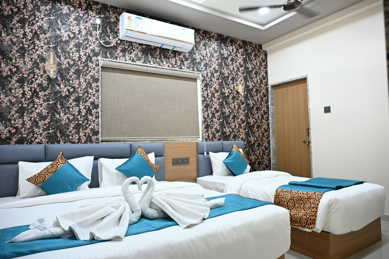 Bedroom 1, Ravechi Krupa Hotel, Devbhumi Dwarka