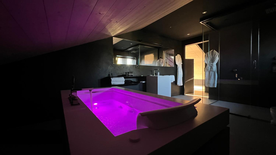 Bathroom, Murraeloft, Cuneo