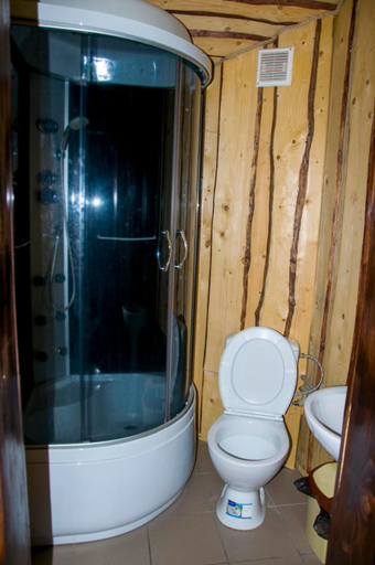 Bathroom 3, Gutsul Krai, Iaremchans'ka