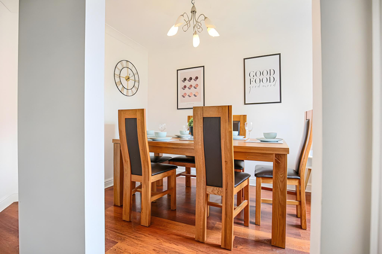 Others 5, Detached House - Free Parking, Garden & Netflix , Milton Keynes
