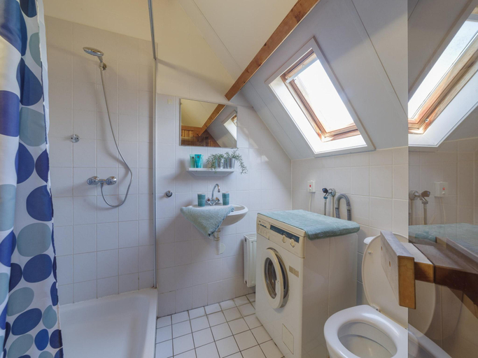 Bathroom 3, Holiday Home in Quiet Park for Families, Kapelle