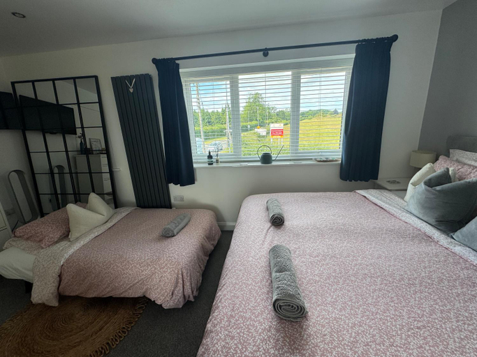Bedroom 2, Abbey’s Inn, Staffordshire