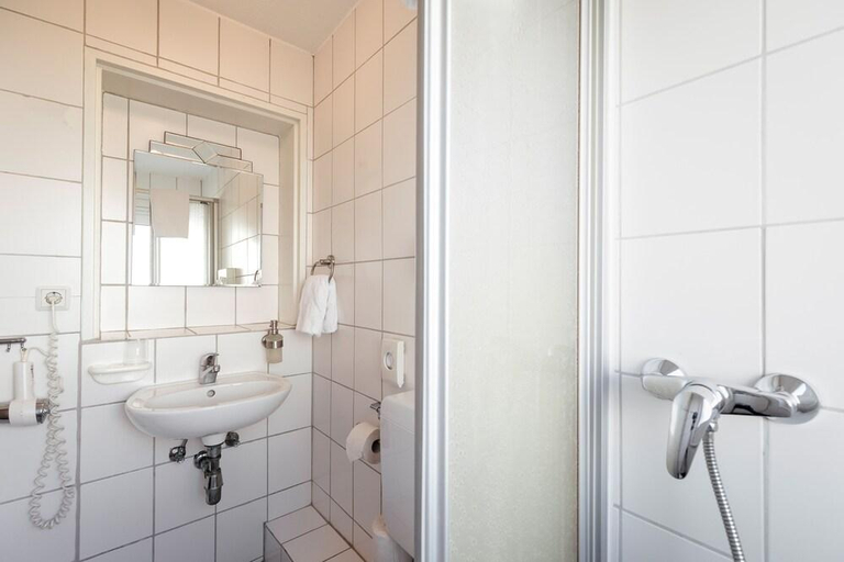 Bathroom 3, Helgolandia Dependance, Pinneberg