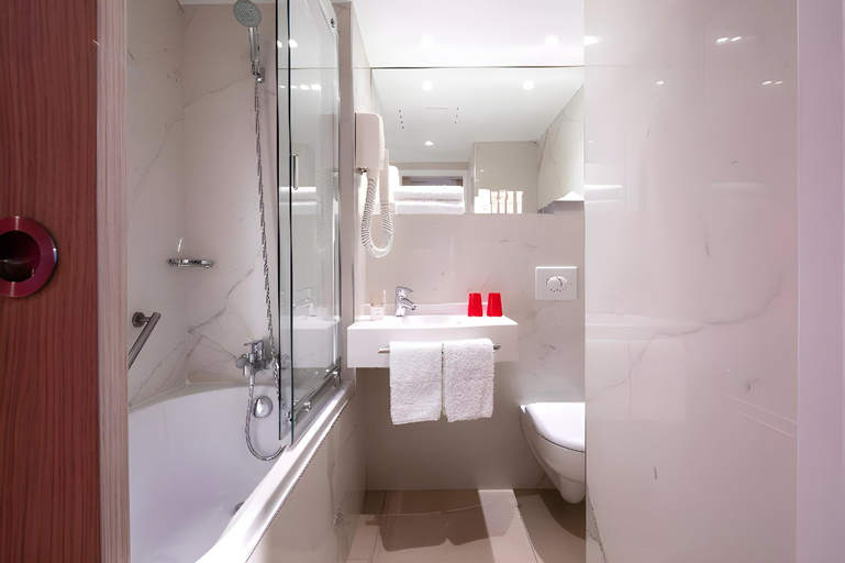 Bathroom 4, Hotel HOR Les Lumieres, Paris