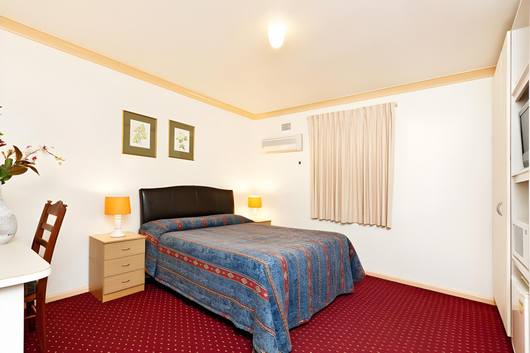 Bedroom 2, North Shore Hotel, Sydney