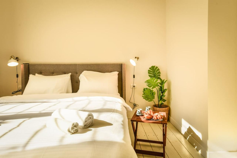 Bedroom 1, Serene Retreat with Lush Garden