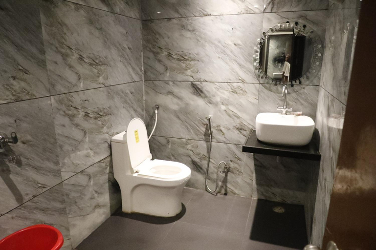 Bathroom 4, Hotel Om Complex, Bharatpur