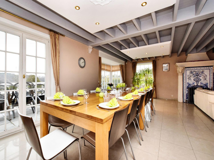 Food & Drinks, Durbuy Luxe Villa with Pool, Namur