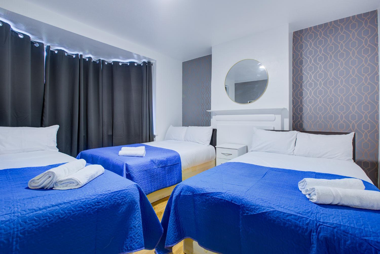 Bedroom 2, Twin Tower Hotel, London