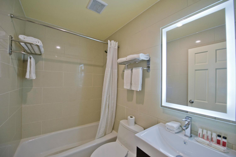 Bathroom 3, Romana Hotel - NYC, New York