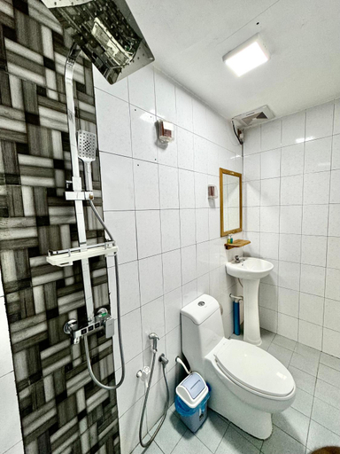 Bathroom, ONE SEASON THODDOO